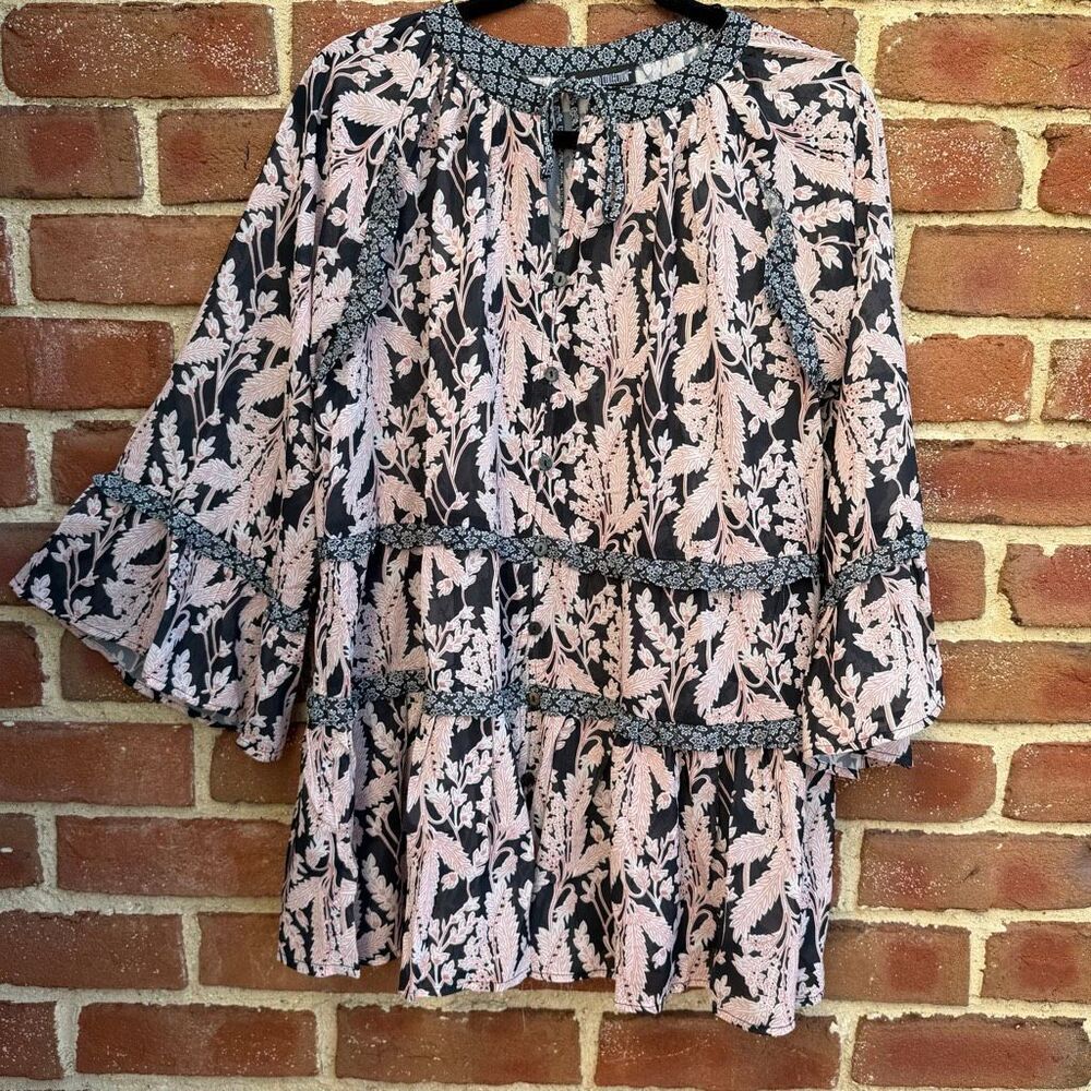 The Pyramid Collection Button Front Bell Sleeve Peasant Tunic Black White M NEW